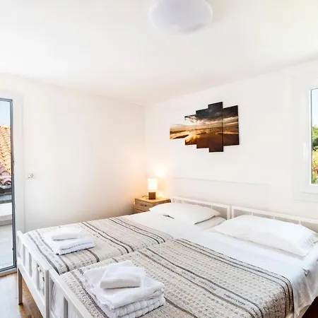 Medved In The Historic Center Koper