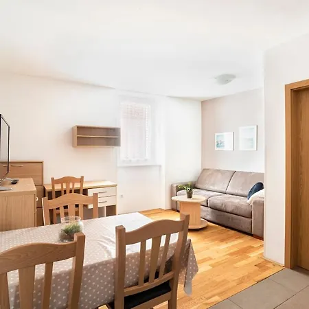 Medved In The Historic Center Koper